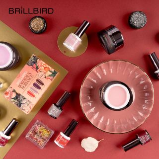 Podzim je tu a s ním i nová sezóna barev! ✨ Objev kouzlo teplých tónů, které tvé nehty rozzáří v každém outfitu.🍂🍁🥮