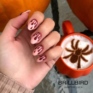 Temná elegance s kapkou mystiky. Halloween může být i chic.🎃