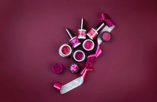 Ticho zimních večerů, jemný lesk světel a nadčasová elegance.💅 Vánoční kolekce přináší pečlivě vybrané odstíny, které...